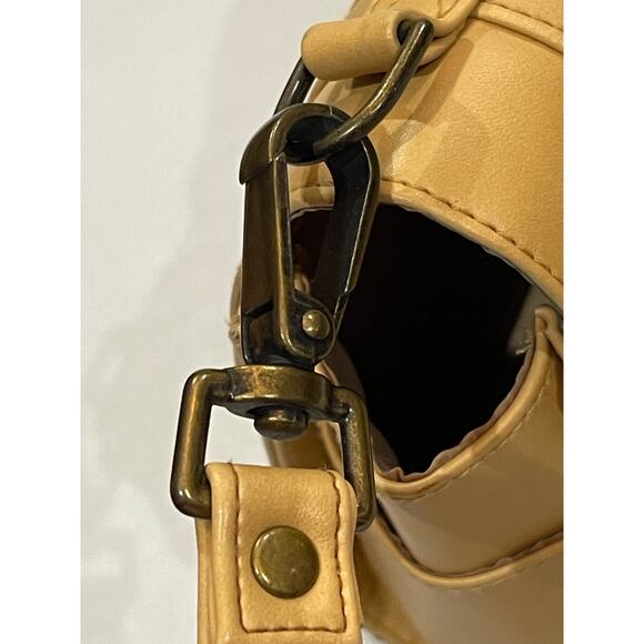 Rare Disney Winnie The Pooh Buckle
Strap Crossbody Bag - Picture 9 of 14